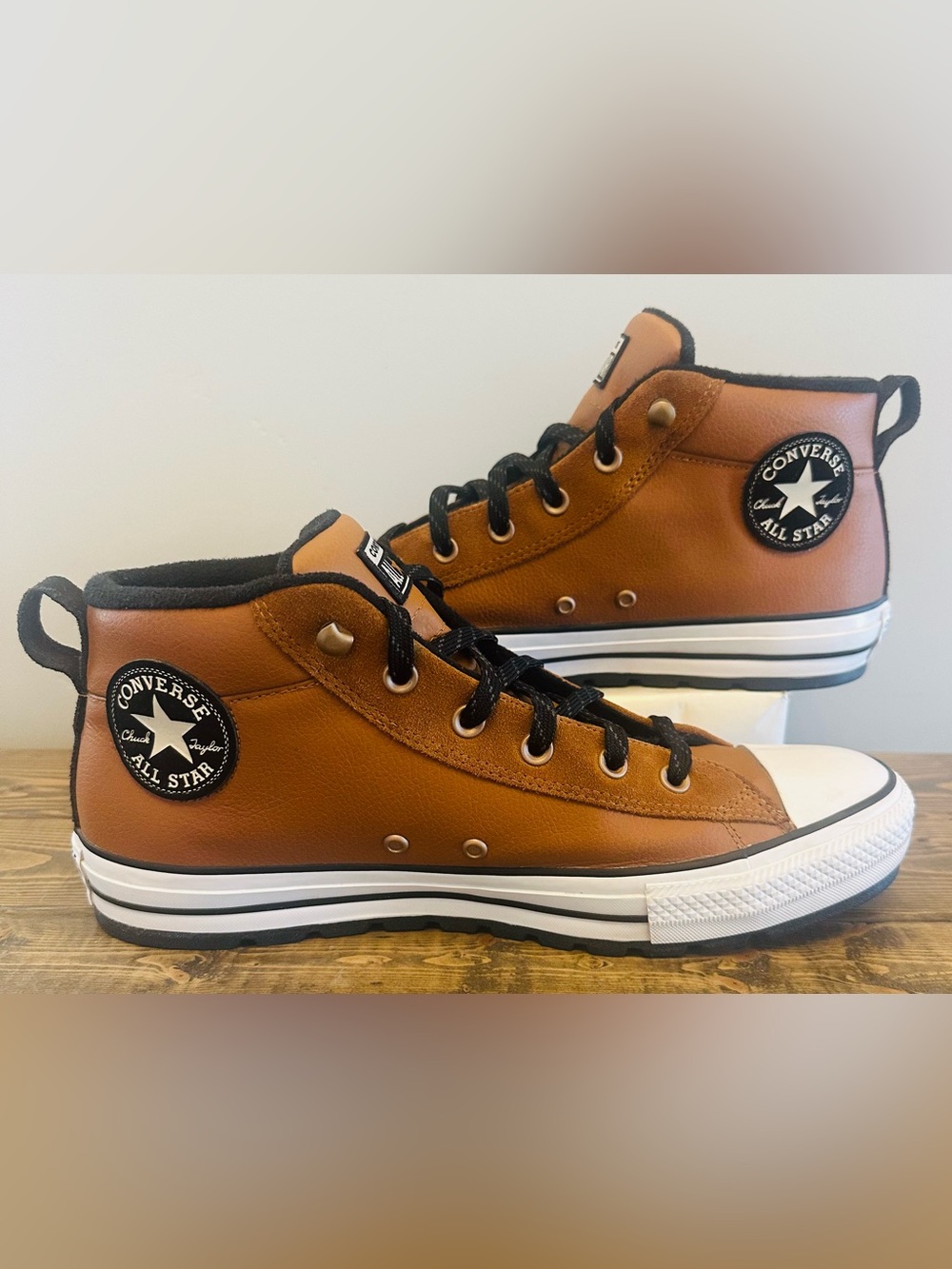 Chuck Taylor All Star Malden Hi Top Leather Sneaker Unisex Mens 11 or Women's 13